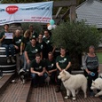 Marjet Strik met team bij de Finish.  Gewandeld op Etappe Hellendoorn - Holten